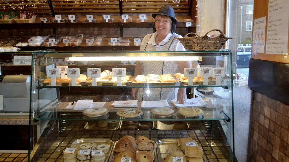 Jas. McLaren & Son Bakers – patisserie in Forfar town centre
